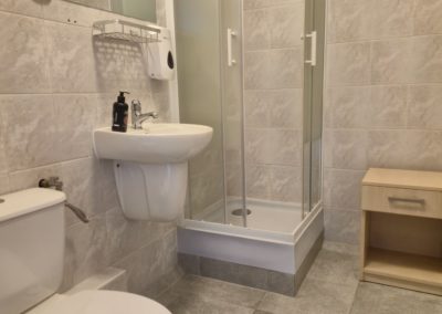 SDM4 łazienka w pokoju gościnnym